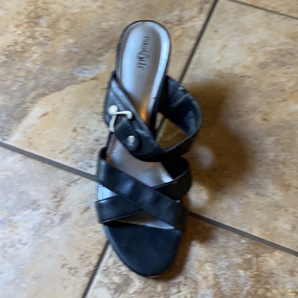 Size 8 open toe sandals slight kitten heel east 5th with silver accent